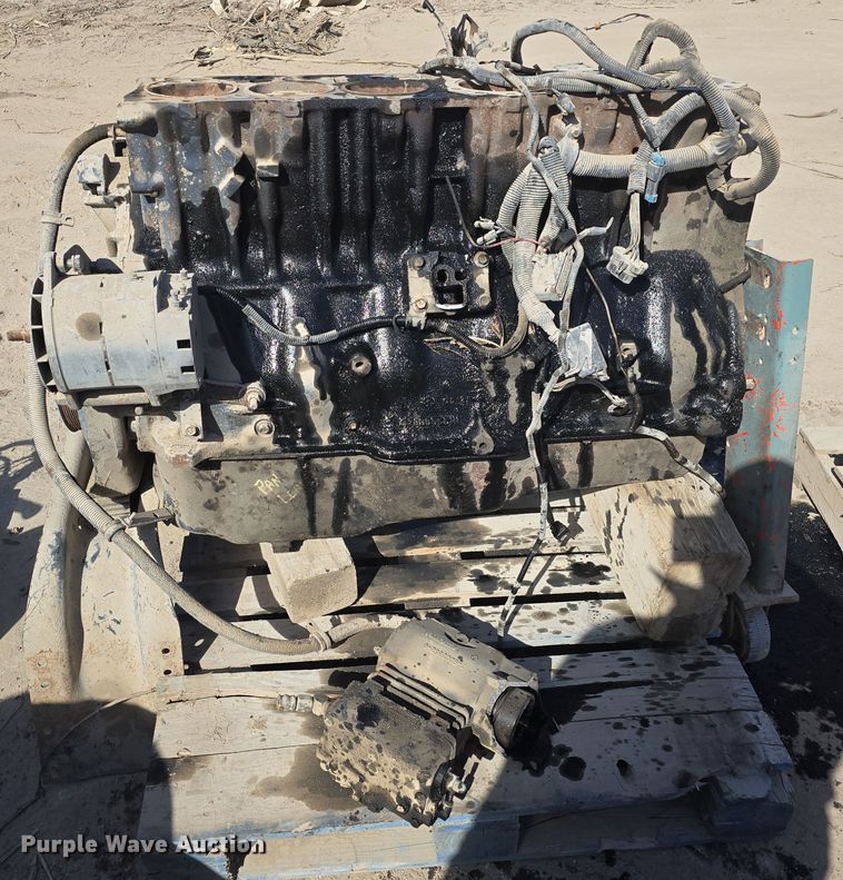 image for item EH8817 Mack engine