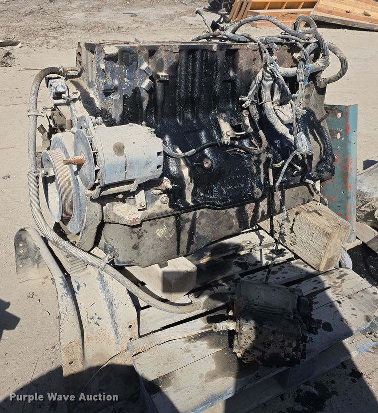 image for item EH8817 Mack engine