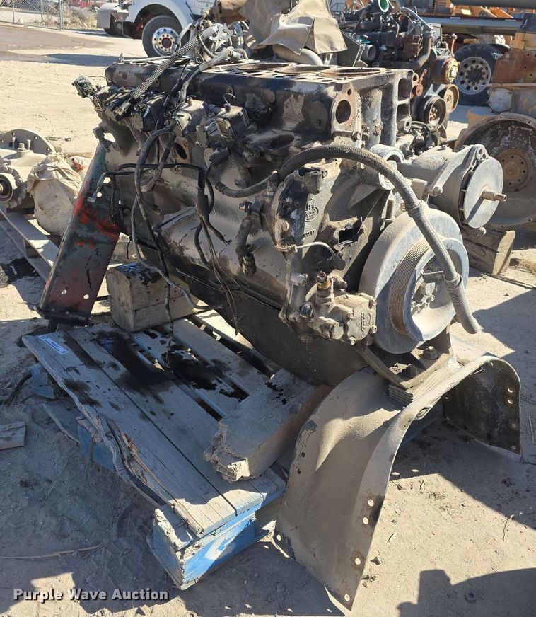 image for item EH8817 Mack engine