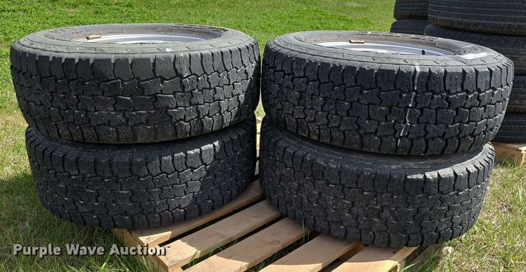 image for item EH8834 Tires and wheels