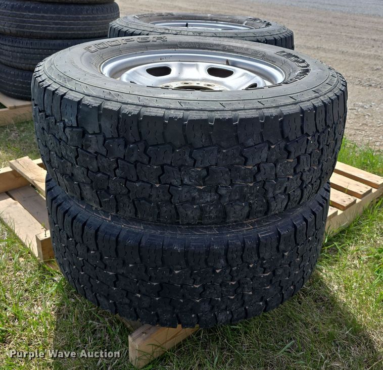 image for item EH8834 Tires and wheels