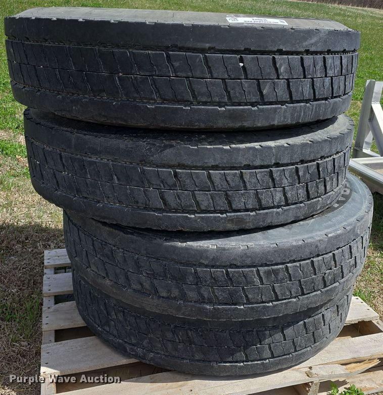 image for item EH8836 (4) General Tire 11R24.5 tires