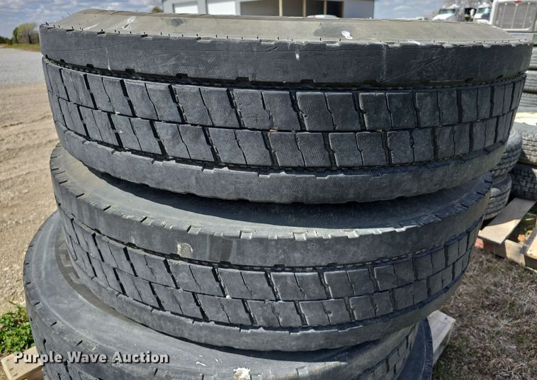 image for item EH8836 (4) General Tire 11R24.5 tires