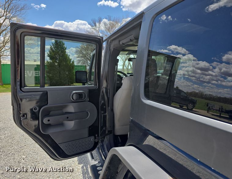 image for item EH8837 2008 Jeep Wrangler Unlimited Sahara SUV