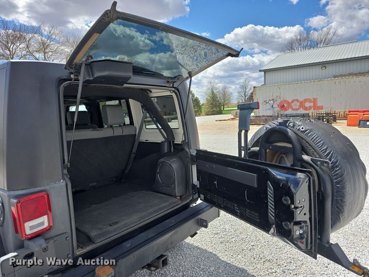 image for item EH8837 2008 Jeep Wrangler Unlimited Sahara SUV