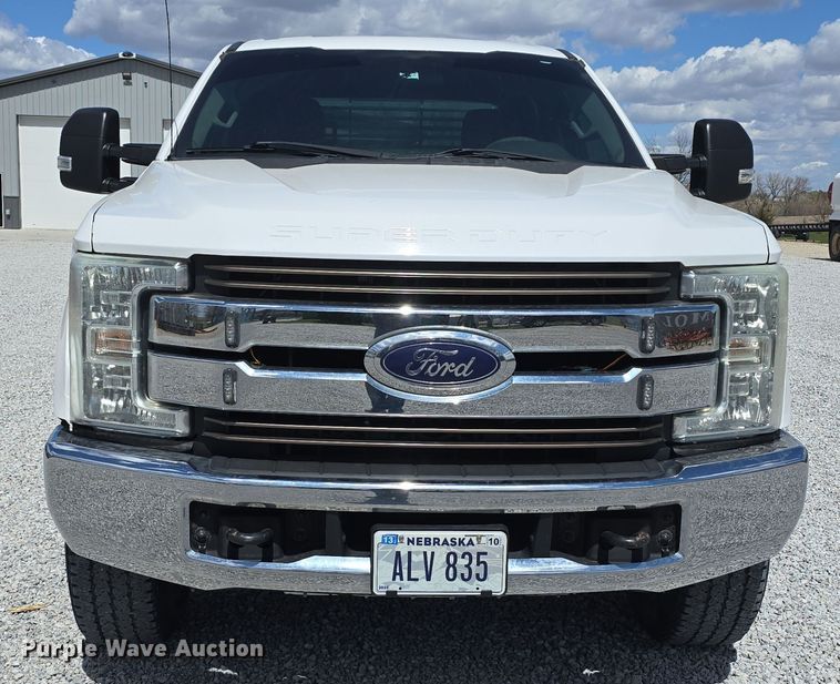 image for item EH8838 2017 Ford F250 Super Duty Crew Cab pickup truck