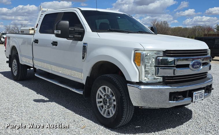 image for item EH8838 2017 Ford F250 Super Duty Crew Cab pickup truck