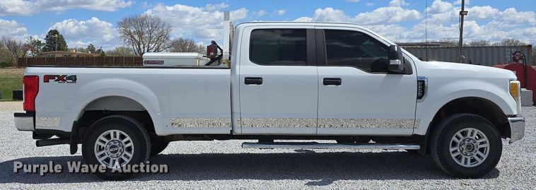 image for item EH8838 2017 Ford F250 Super Duty Crew Cab pickup truck