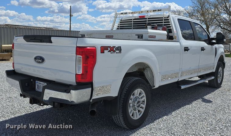 image for item EH8838 2017 Ford F250 Super Duty Crew Cab pickup truck