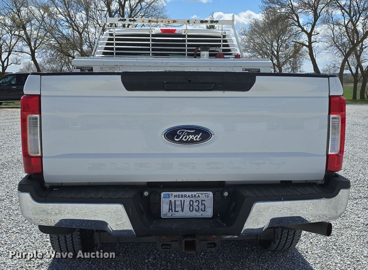 image for item EH8838 2017 Ford F250 Super Duty Crew Cab pickup truck