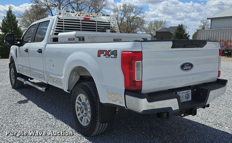 image for item EH8838 2017 Ford F250 Super Duty Crew Cab pickup truck