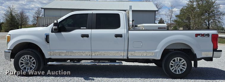 image for item EH8838 2017 Ford F250 Super Duty Crew Cab pickup truck