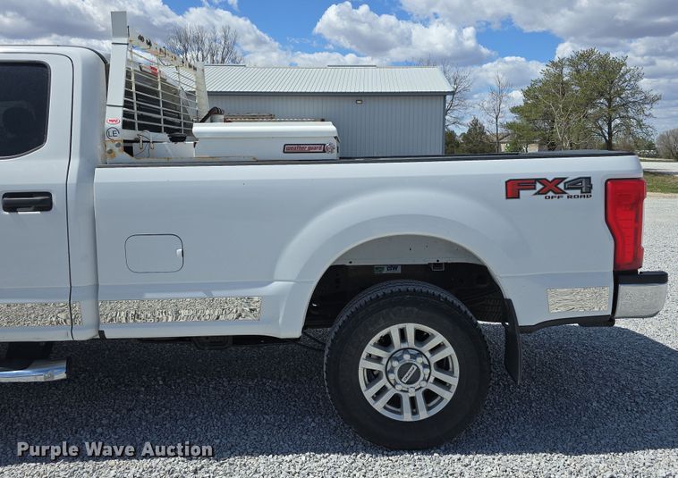 image for item EH8838 2017 Ford F250 Super Duty Crew Cab pickup truck