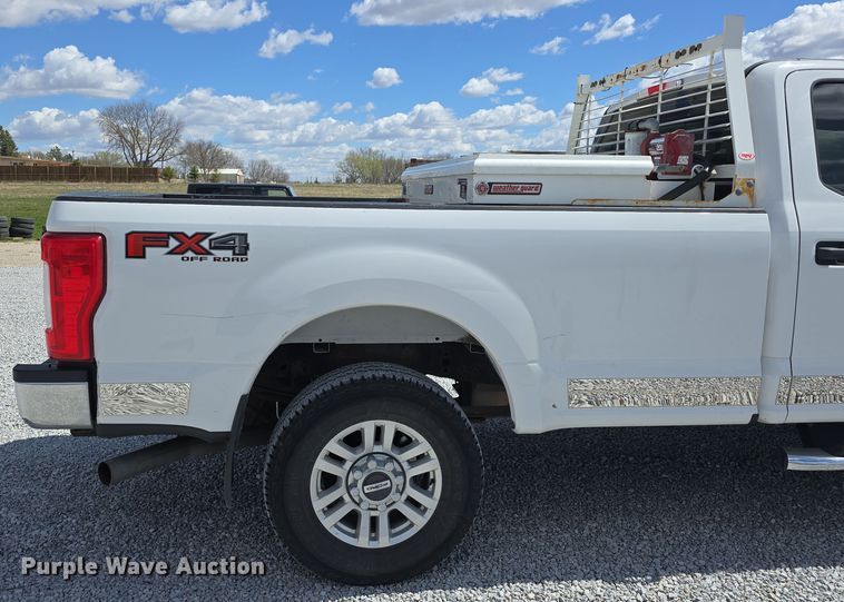 image for item EH8838 2017 Ford F250 Super Duty Crew Cab pickup truck