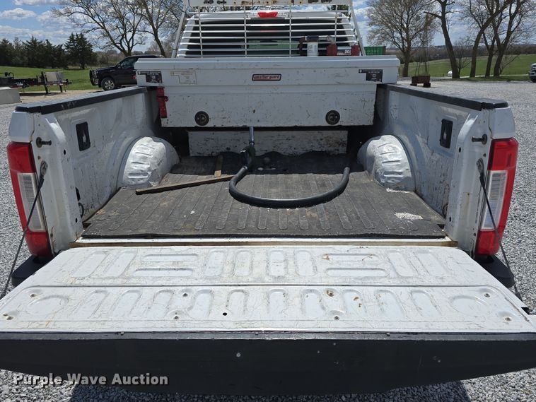 image for item EH8838 2017 Ford F250 Super Duty Crew Cab pickup truck