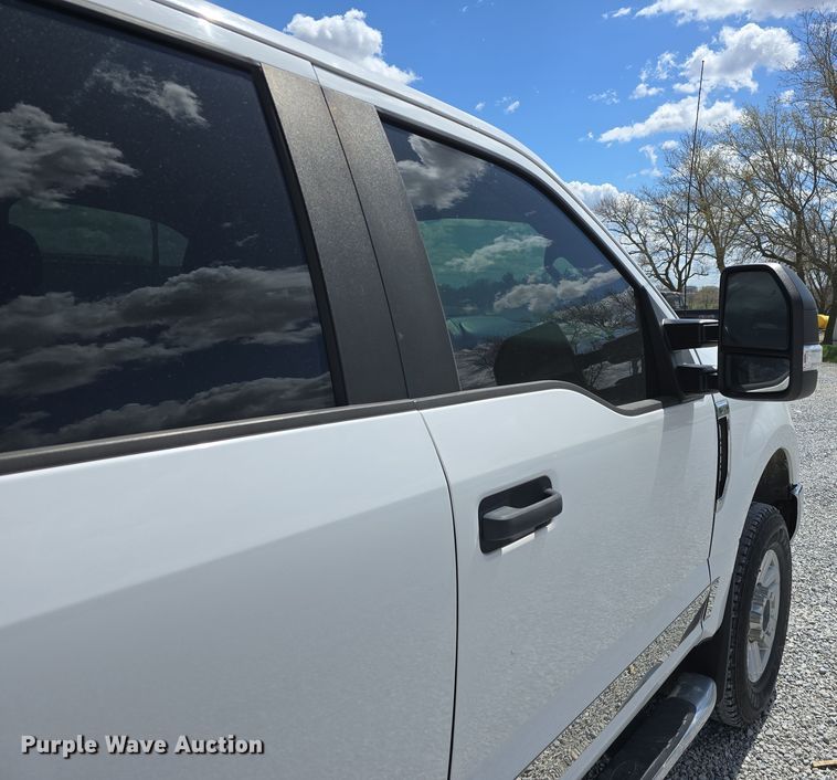 image for item EH8838 2017 Ford F250 Super Duty Crew Cab pickup truck