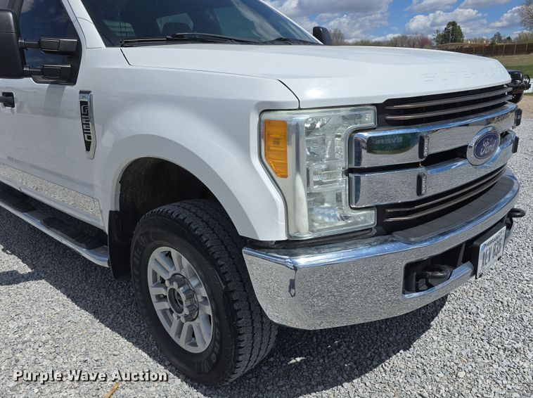 image for item EH8838 2017 Ford F250 Super Duty Crew Cab pickup truck