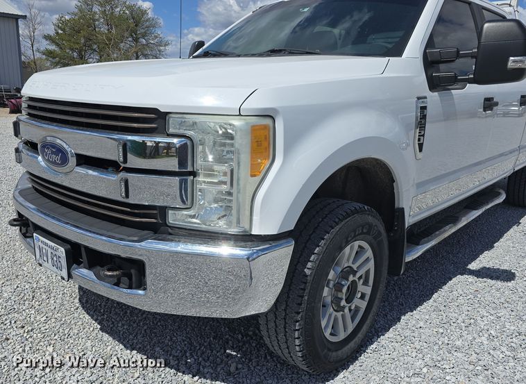 image for item EH8838 2017 Ford F250 Super Duty Crew Cab pickup truck