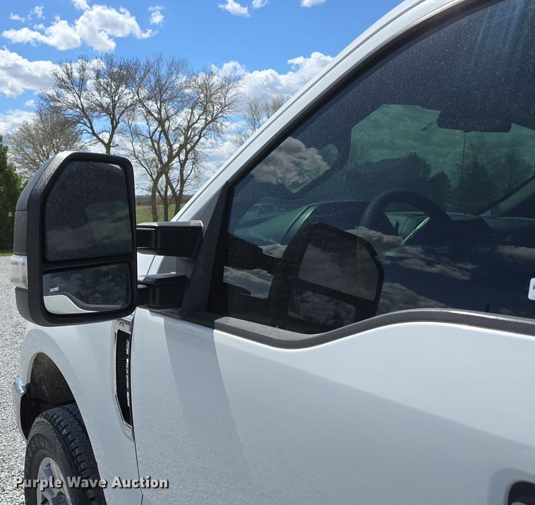 image for item EH8838 2017 Ford F250 Super Duty Crew Cab pickup truck