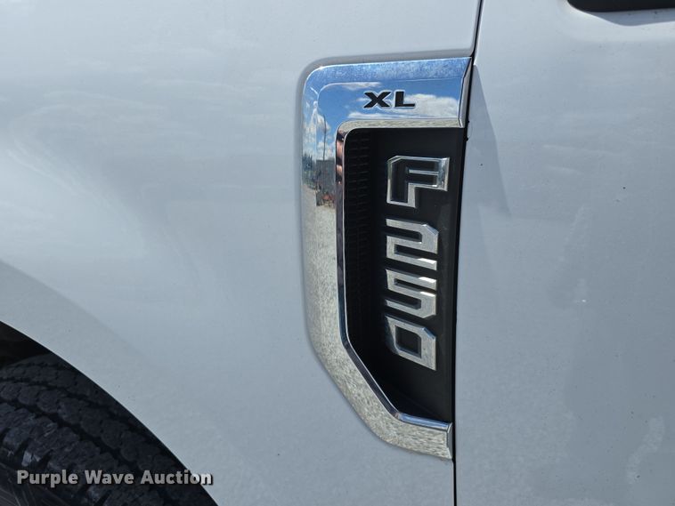 image for item EH8838 2017 Ford F250 Super Duty Crew Cab pickup truck