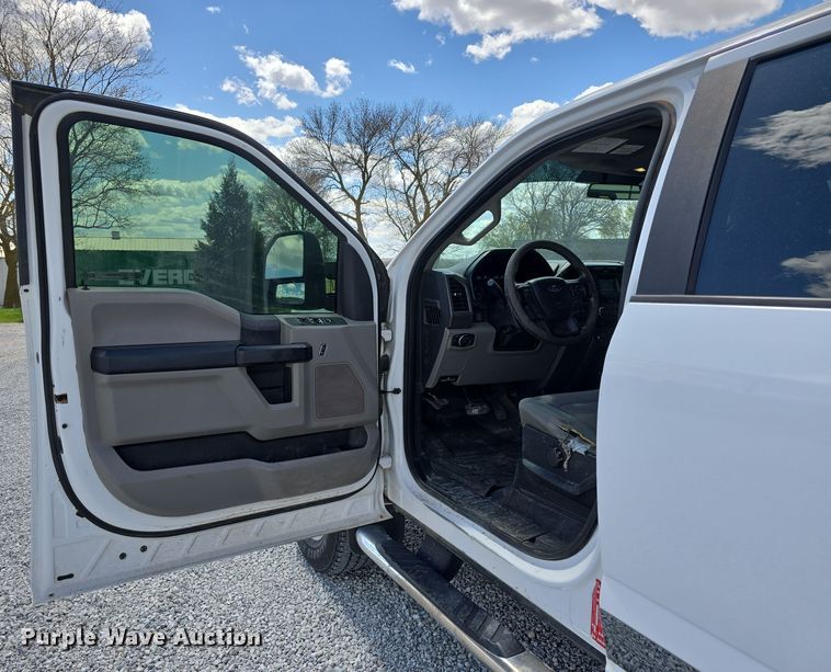 image for item EH8838 2017 Ford F250 Super Duty Crew Cab pickup truck