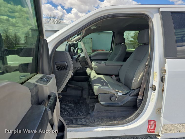 image for item EH8838 2017 Ford F250 Super Duty Crew Cab pickup truck