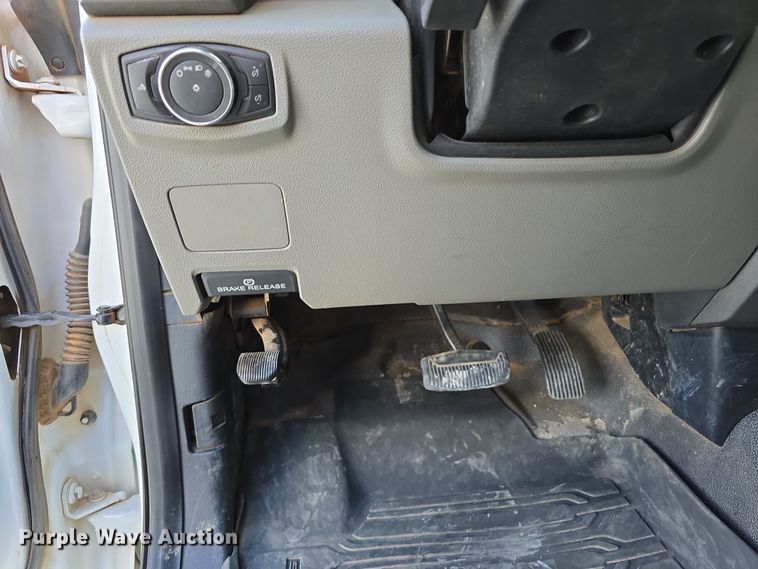 image for item EH8838 2017 Ford F250 Super Duty Crew Cab pickup truck