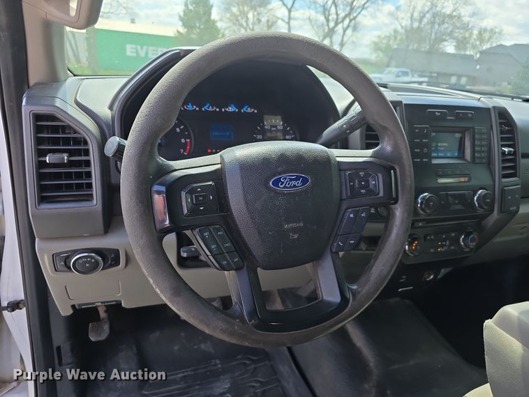 image for item EH8838 2017 Ford F250 Super Duty Crew Cab pickup truck