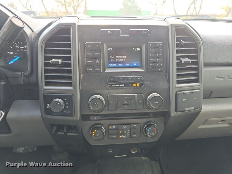 image for item EH8838 2017 Ford F250 Super Duty Crew Cab pickup truck