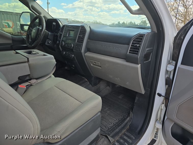 image for item EH8838 2017 Ford F250 Super Duty Crew Cab pickup truck