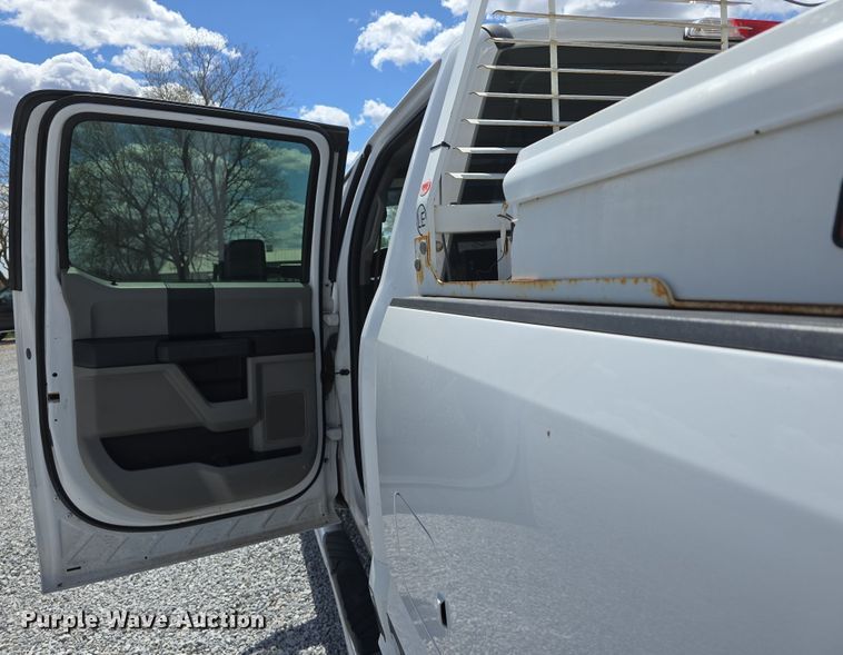 image for item EH8838 2017 Ford F250 Super Duty Crew Cab pickup truck