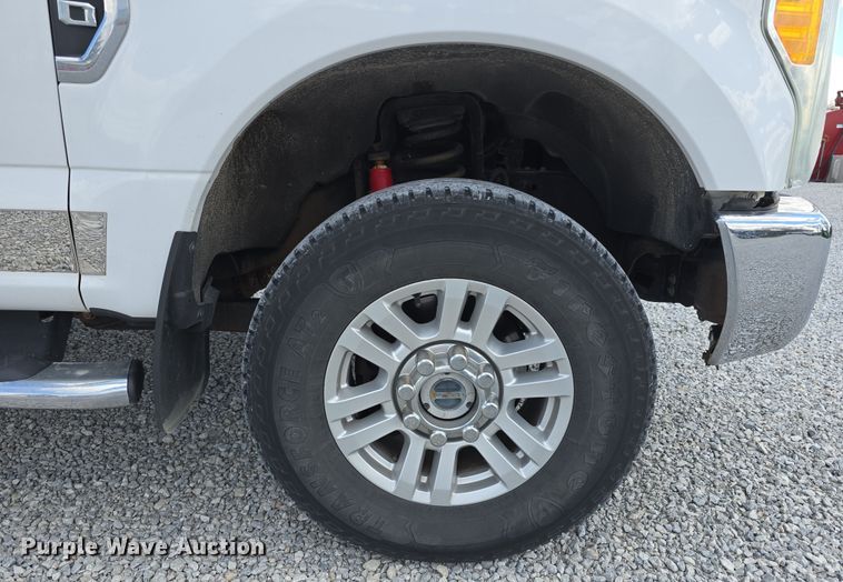 image for item EH8838 2017 Ford F250 Super Duty Crew Cab pickup truck