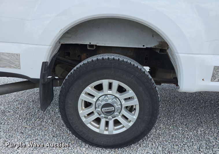 image for item EH8838 2017 Ford F250 Super Duty Crew Cab pickup truck