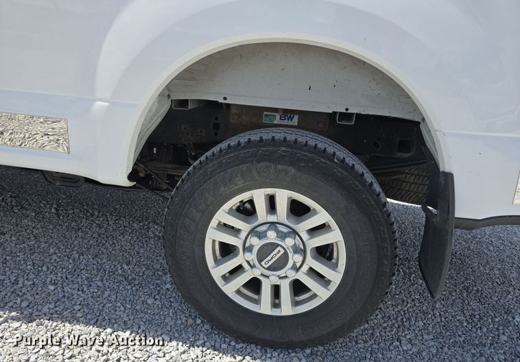 image for item EH8838 2017 Ford F250 Super Duty Crew Cab pickup truck