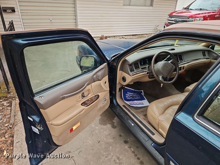 image for item EI8916 1997 Lincoln Town Car 