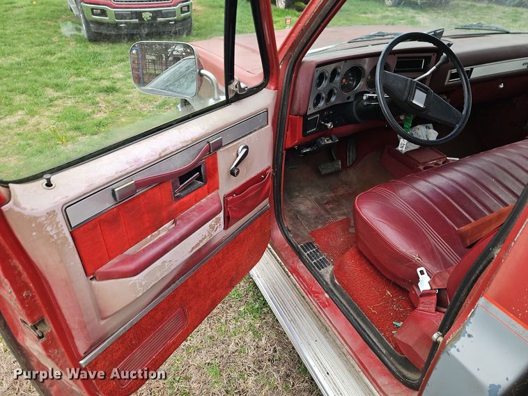 image for item EI8917 1982 Chevrolet Silverado C10 pickup truck