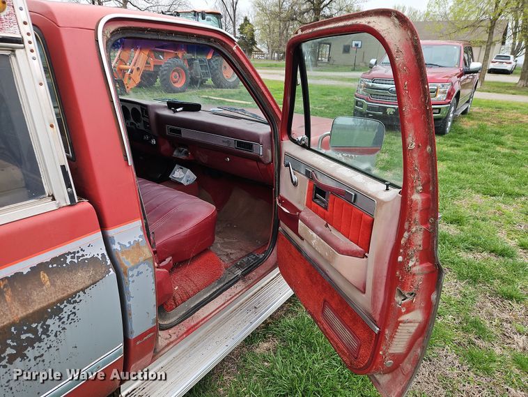 image for item EI8917 1982 Chevrolet Silverado C10 pickup truck