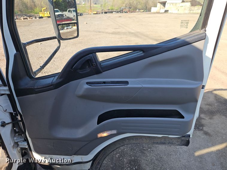 image for item EI8936 2019 Mitsubishi Fuso  FECZTGL9SUH9 flatbed truck