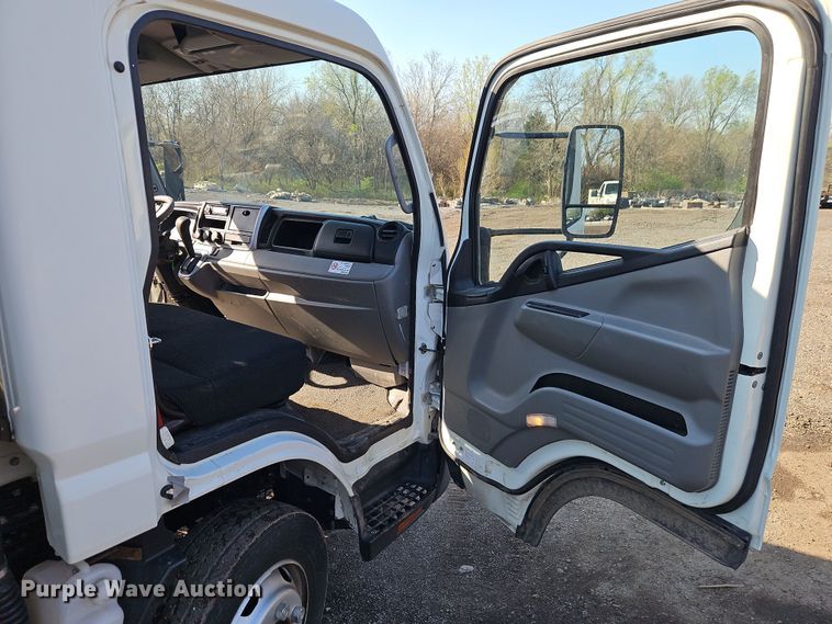 image for item EI8936 2019 Mitsubishi Fuso  FECZTGL9SUH9 flatbed truck