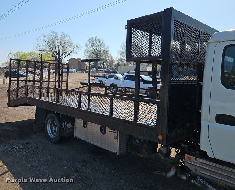 image for item EI8938 2017 Mitsubishi Fuso FEC72KL3WUHJ Crew Cab flatbed truck