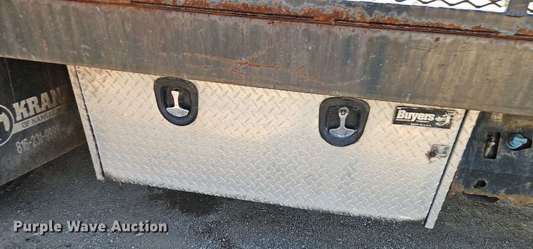 image for item EI8938 2017 Mitsubishi Fuso FEC72KL3WUHJ Crew Cab flatbed truck