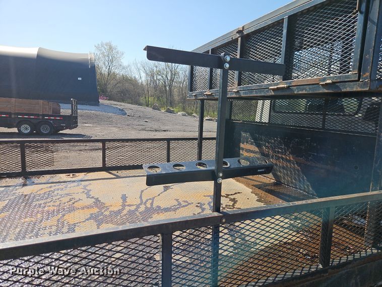 image for item EI8938 2017 Mitsubishi Fuso FEC72KL3WUHJ Crew Cab flatbed truck