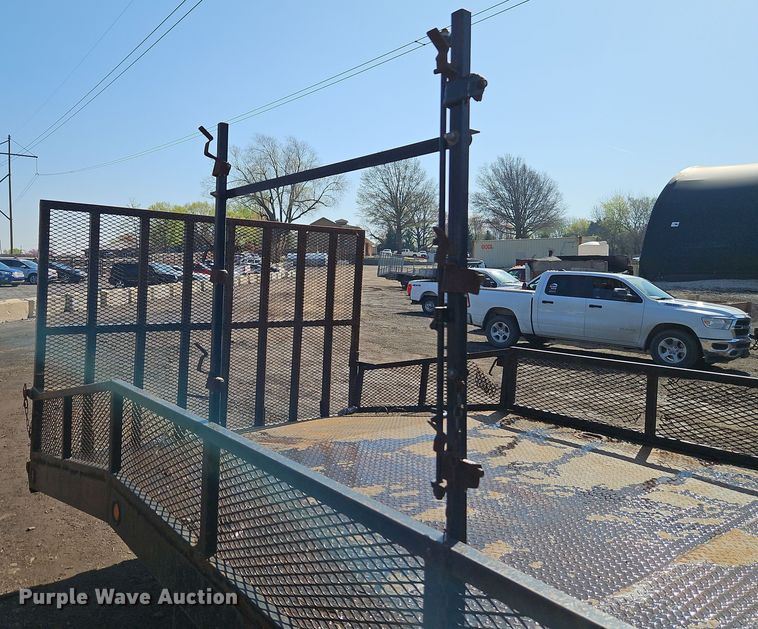 image for item EI8938 2017 Mitsubishi Fuso FEC72KL3WUHJ Crew Cab flatbed truck