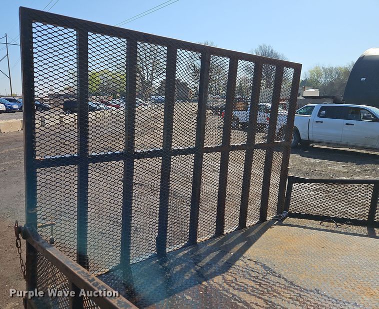 image for item EI8938 2017 Mitsubishi Fuso FEC72KL3WUHJ Crew Cab flatbed truck