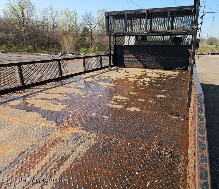 image for item EI8938 2017 Mitsubishi Fuso FEC72KL3WUHJ Crew Cab flatbed truck