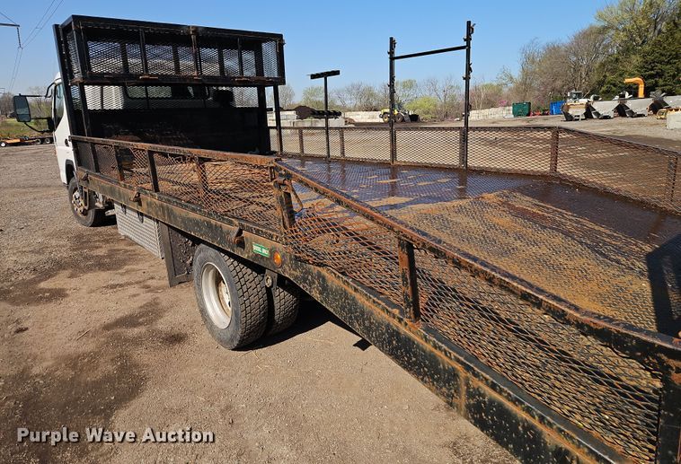 image for item EI8938 2017 Mitsubishi Fuso FEC72KL3WUHJ Crew Cab flatbed truck