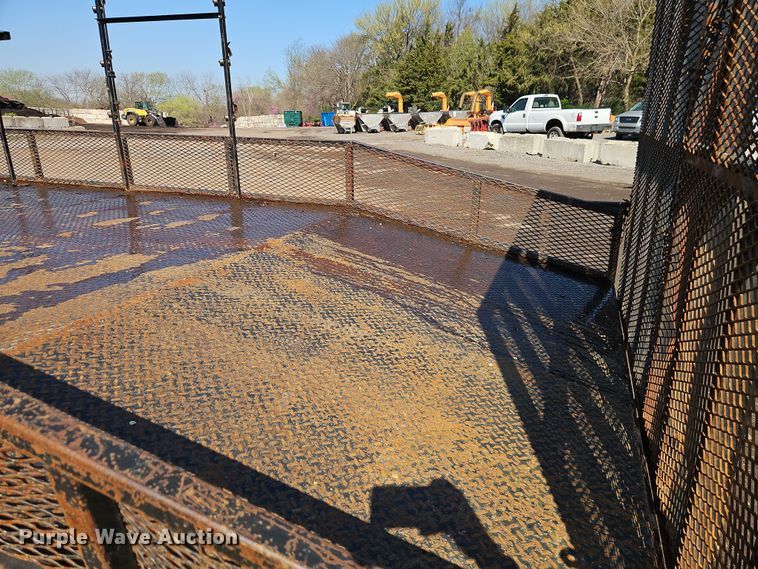 image for item EI8938 2017 Mitsubishi Fuso FEC72KL3WUHJ Crew Cab flatbed truck