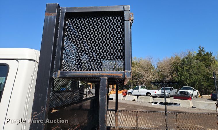 image for item EI8938 2017 Mitsubishi Fuso FEC72KL3WUHJ Crew Cab flatbed truck