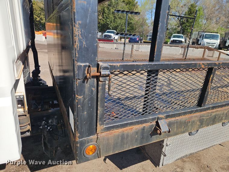 image for item EI8938 2017 Mitsubishi Fuso FEC72KL3WUHJ Crew Cab flatbed truck