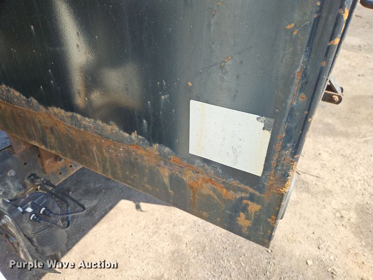 image for item EI8938 2017 Mitsubishi Fuso FEC72KL3WUHJ Crew Cab flatbed truck